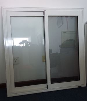 टेम्पर्ड ग्लास खिड़कियां