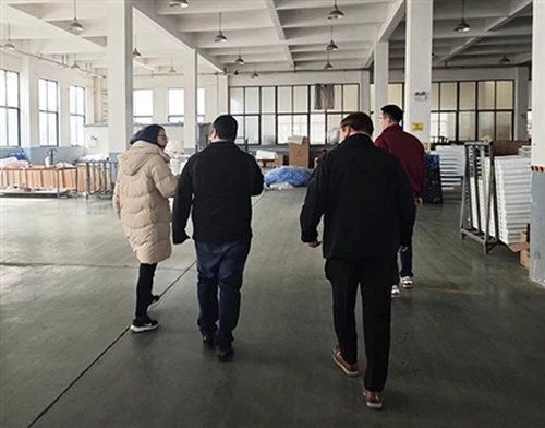 कनाडाई ठेकेदार ने इंटीग्रेटेड बिल्डिंग ग्लास और विंडो सॉल्यूशंस के लिए MIGO ग...