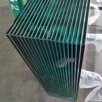 पैडेल कोर्ट निर्माता